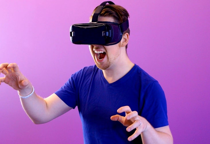 guy using VR